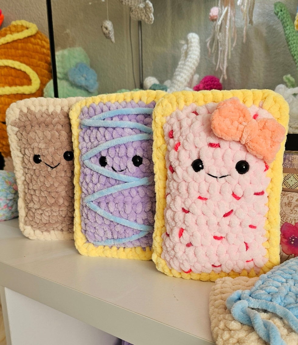 Mini Pop-Tart Crochet Pattern, Amigurumi Keychain, No-Sew PDF Download, Cute Plush DIY, Novelty Gift, Knots Merry Yarn