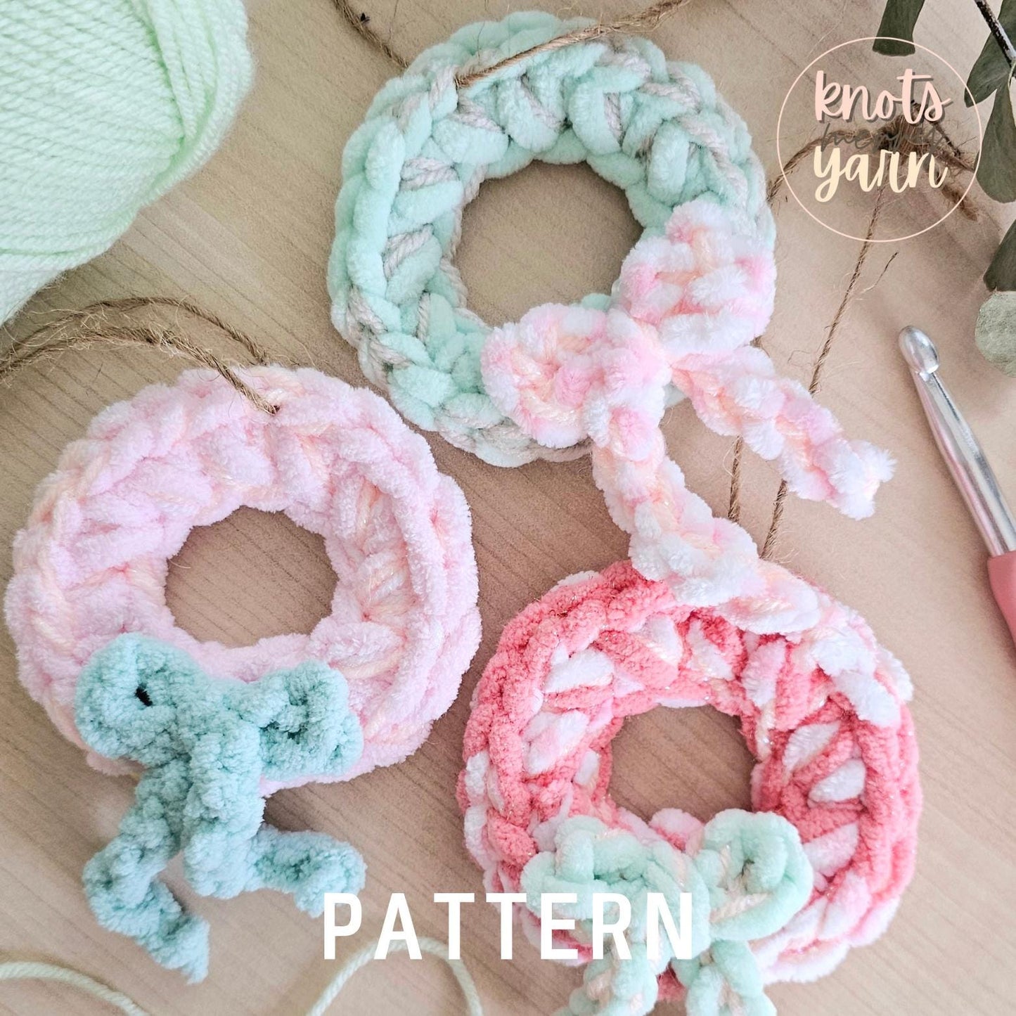 Circular Wreath | CROCHET PATTERN | No Sew | Instant Download PDF | Christmas Ornament