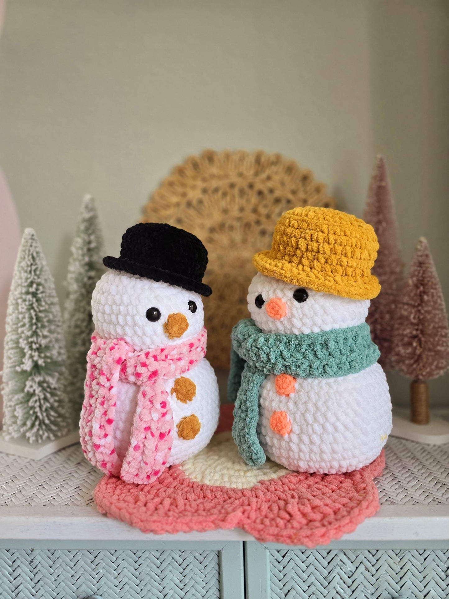 Snowman | CROCHET PATTERN | Instant Download PDF | Low Sew | Amigurumi | Chilly Charlie