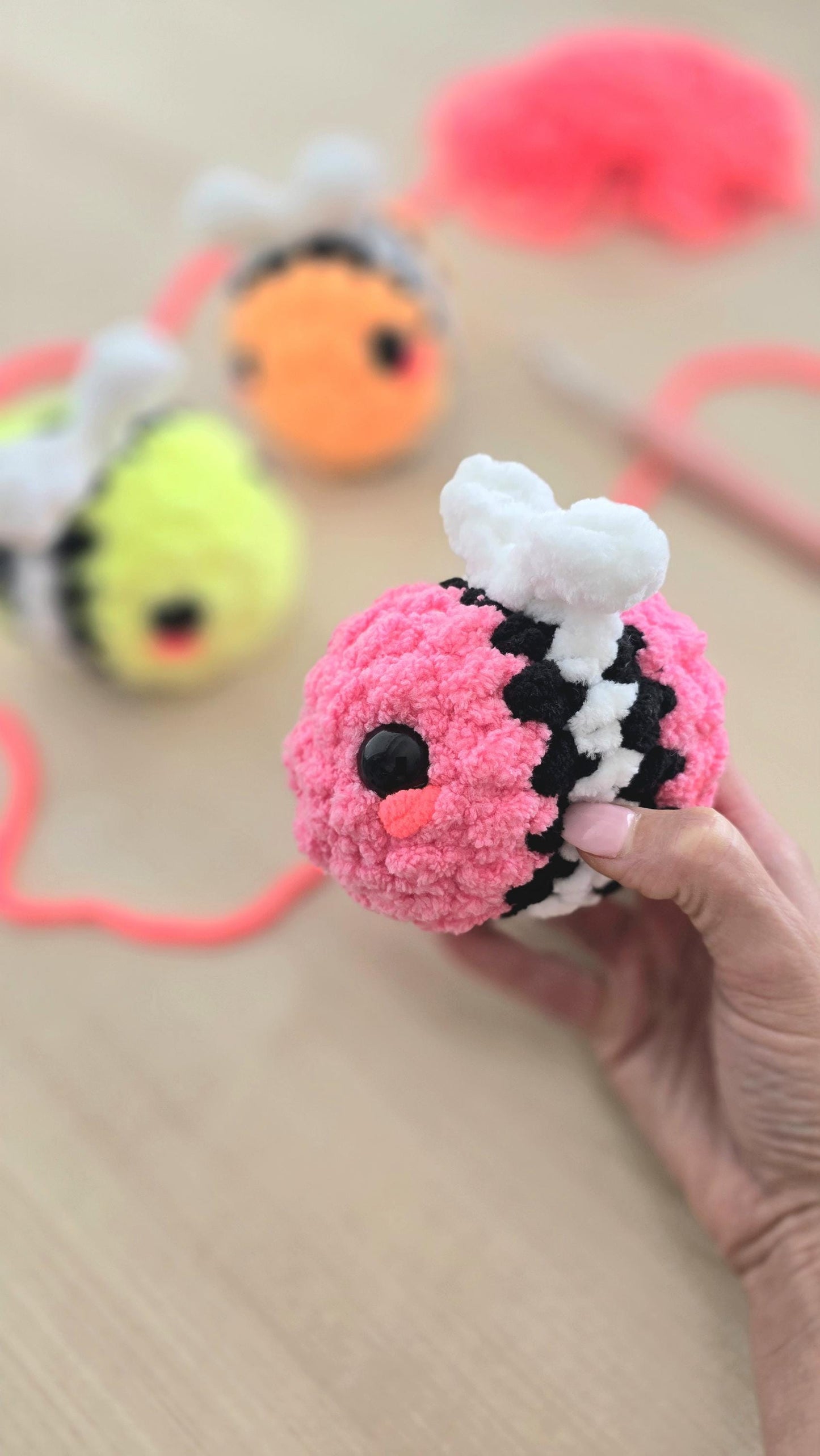 Bee Crochet Pattern, Beginner Friendly, No Sew, Amigurumi, PDF Download, KnotsMerryYarn