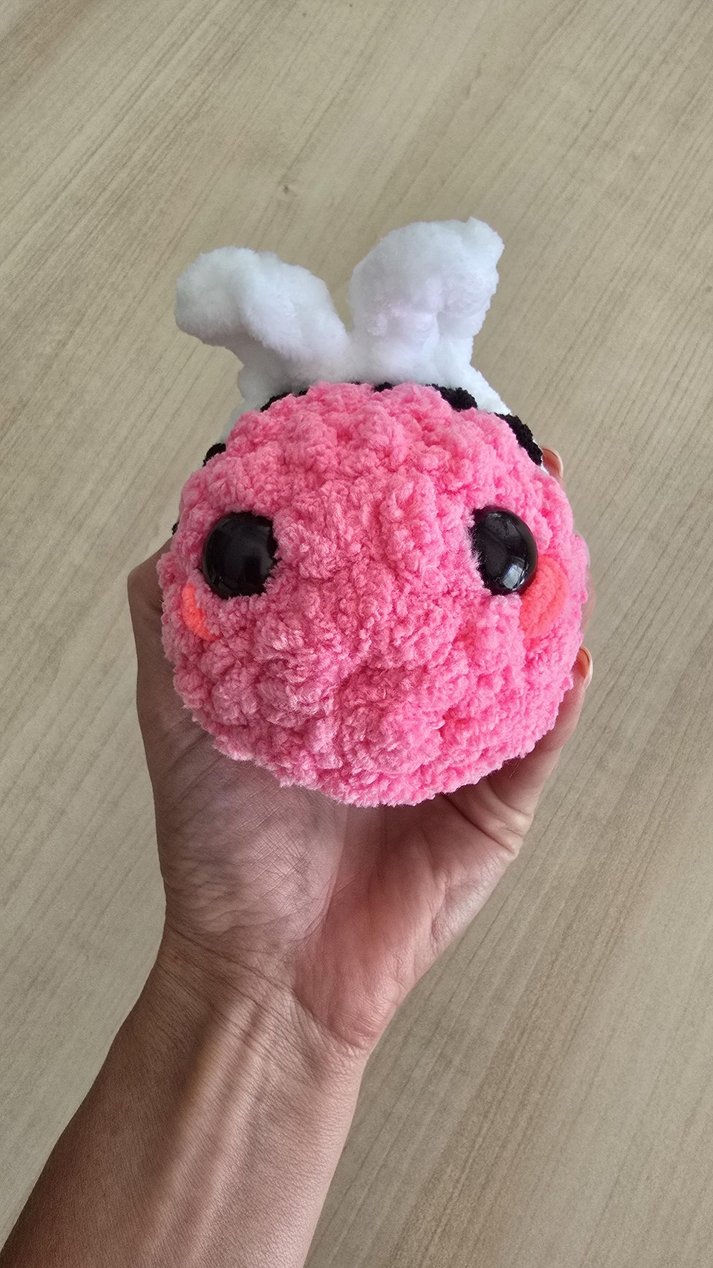 Bee Crochet Pattern, Beginner Friendly, No Sew, Amigurumi, PDF Download, KnotsMerryYarn